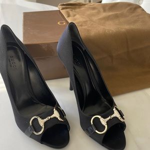 Gucci holiday pumps. Size 8